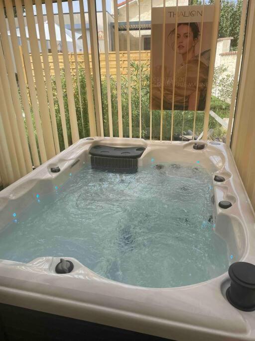 Houdarling Chalet Et Spa Hammam Jacuzzi Et Sauna Nîmes Extérieur photo